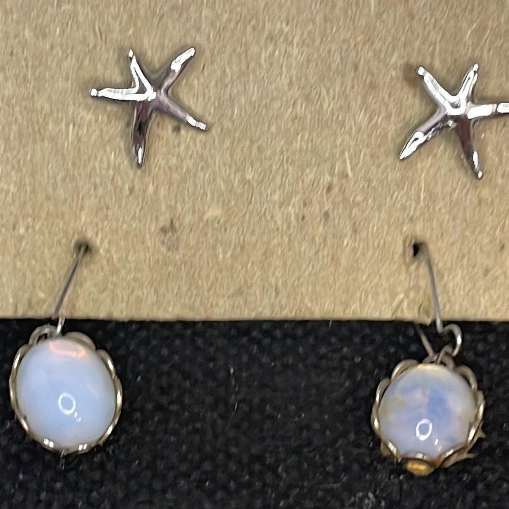 Three sets of earrings - Picture 3 of 3
